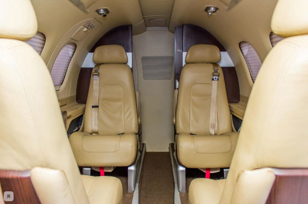 jet Embraer Phenom 100
